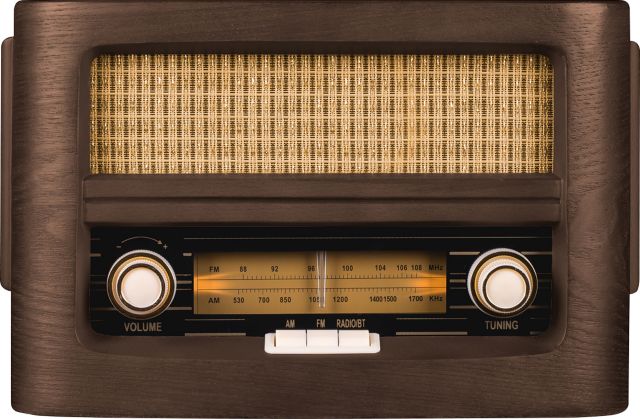 Fuse Audio VINT Retro AM/FM Radio with Bluetooth & Qi Wireless Charger 5.8x7.87x12.2in, Medium Brown